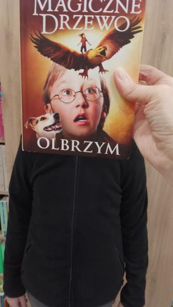 „SLEEVEFACE – czyli ubierz się w książkę”